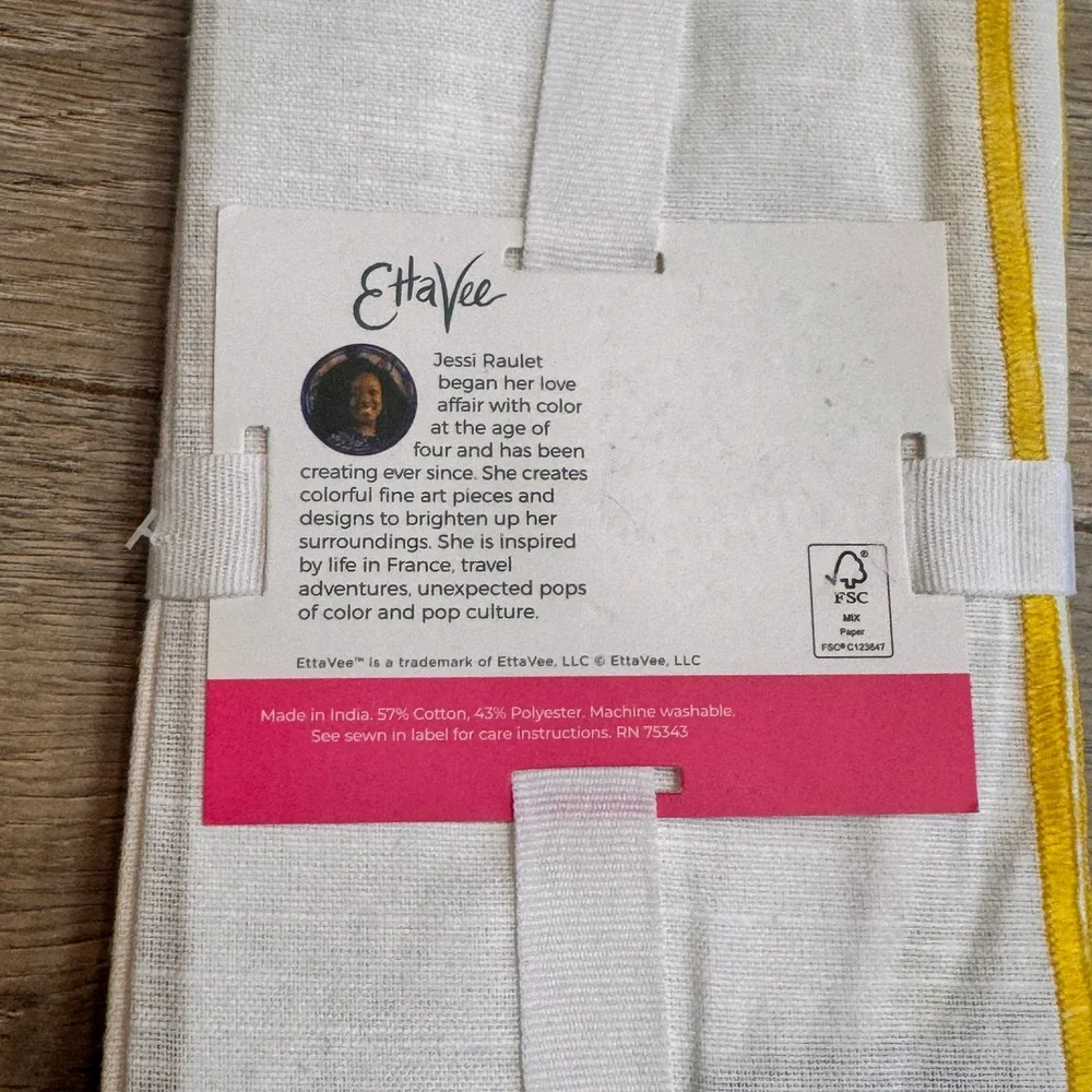 NWT EttaVee Napkins Set of 4 White Yellow Border Linen Blend‎ 20x20 Dining Table